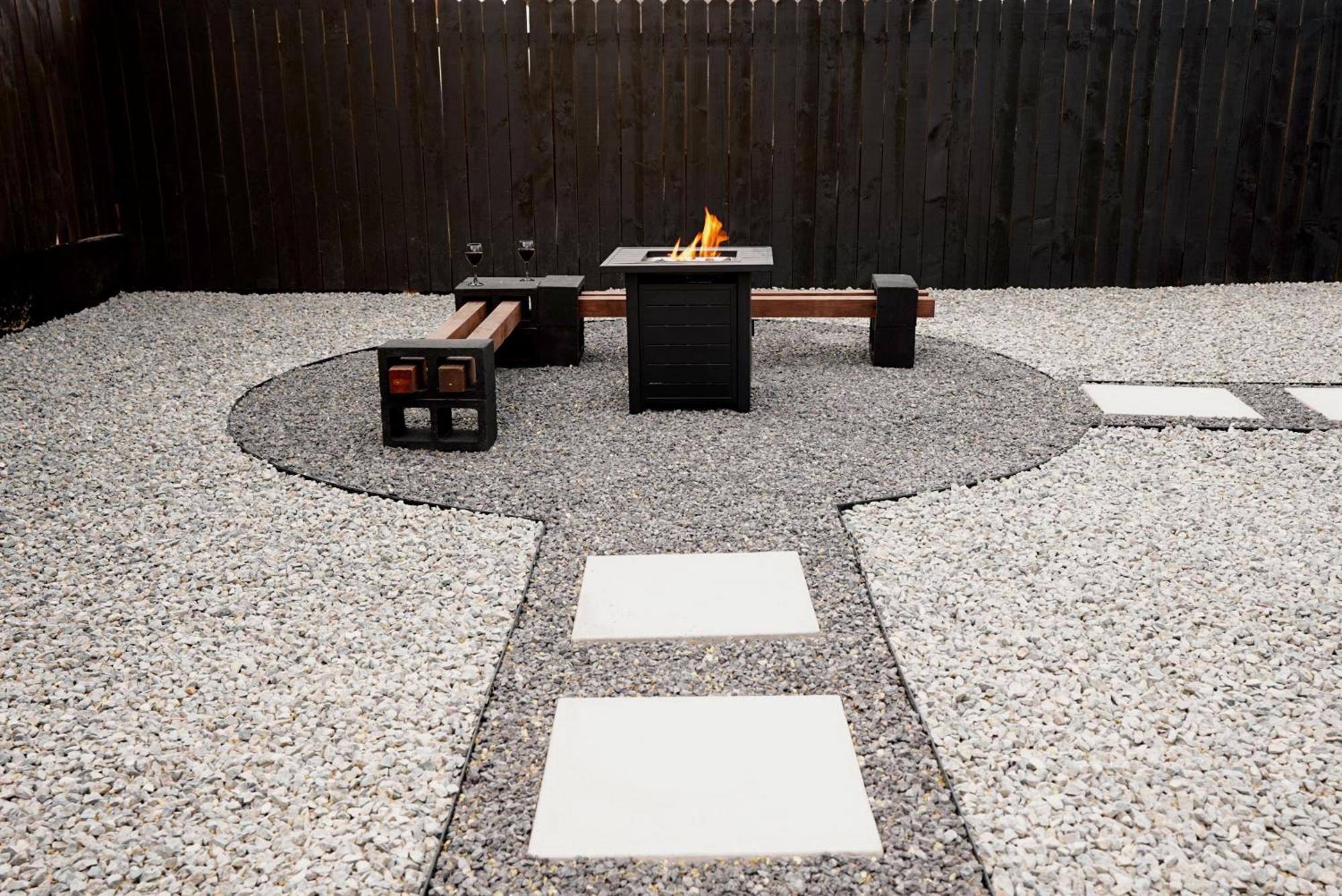 Centrally Located! Remodeled! Huge Backyard! The White House アルバカーキ エクステリア 写真