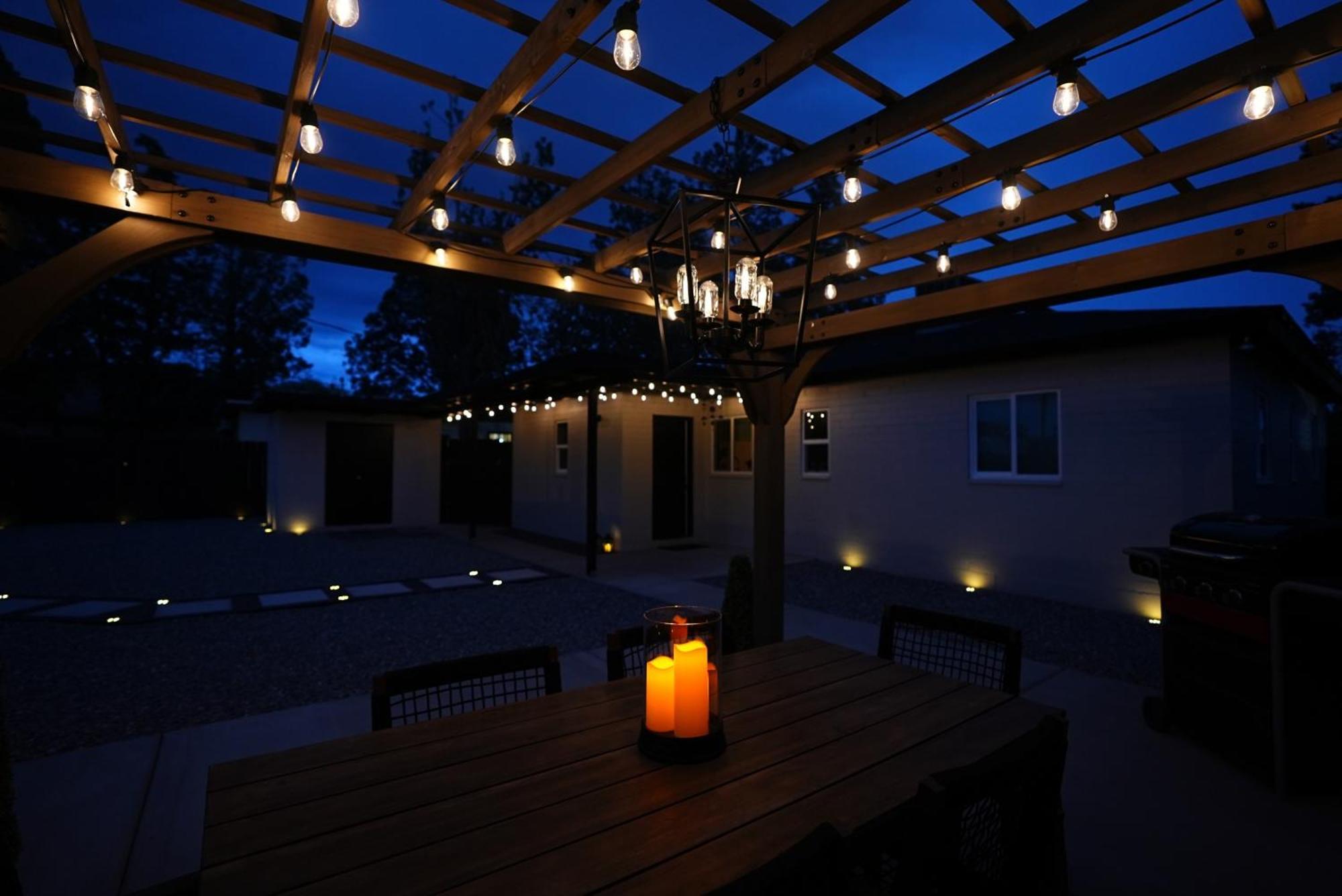Centrally Located! Remodeled! Huge Backyard! The White House アルバカーキ エクステリア 写真